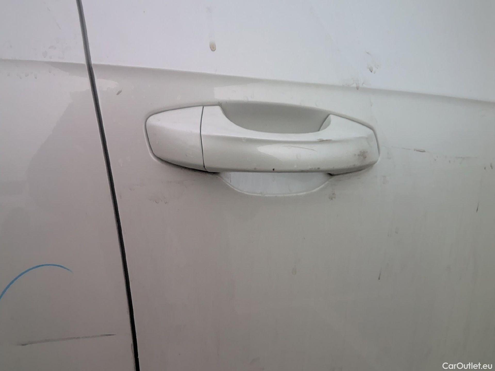  Volkswagen  Arteon VOLKSWAGEN  / 2020 / 5P / berlina con portón R-Line 2.0 TDI 147kW (200CV) DSG #62