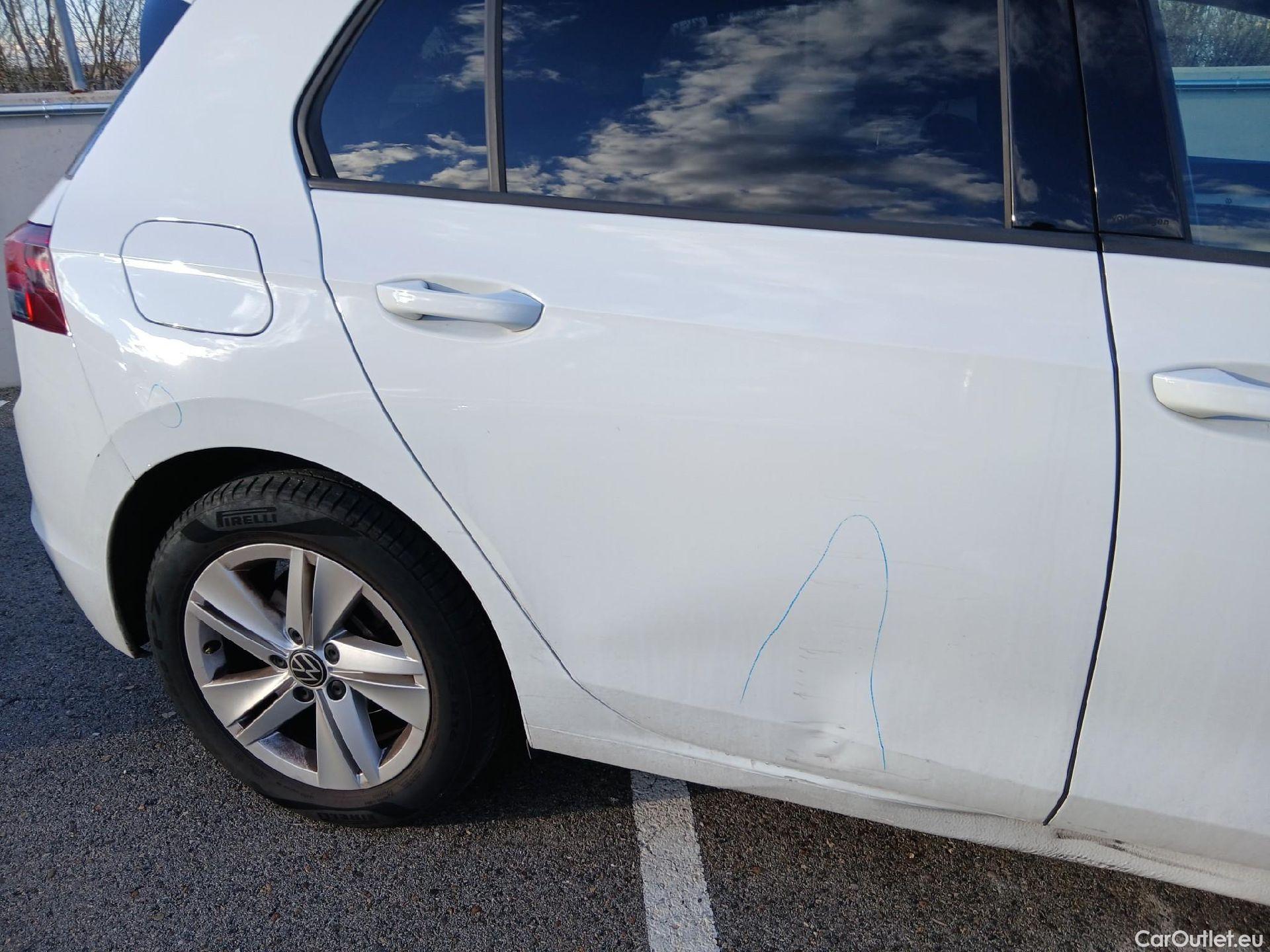  Volkswagen  Golf  VOLKSWAGEN / 2020 / 5P / berlina con portón Life 1.0 eTSI 81kW (110CV) DSG #27