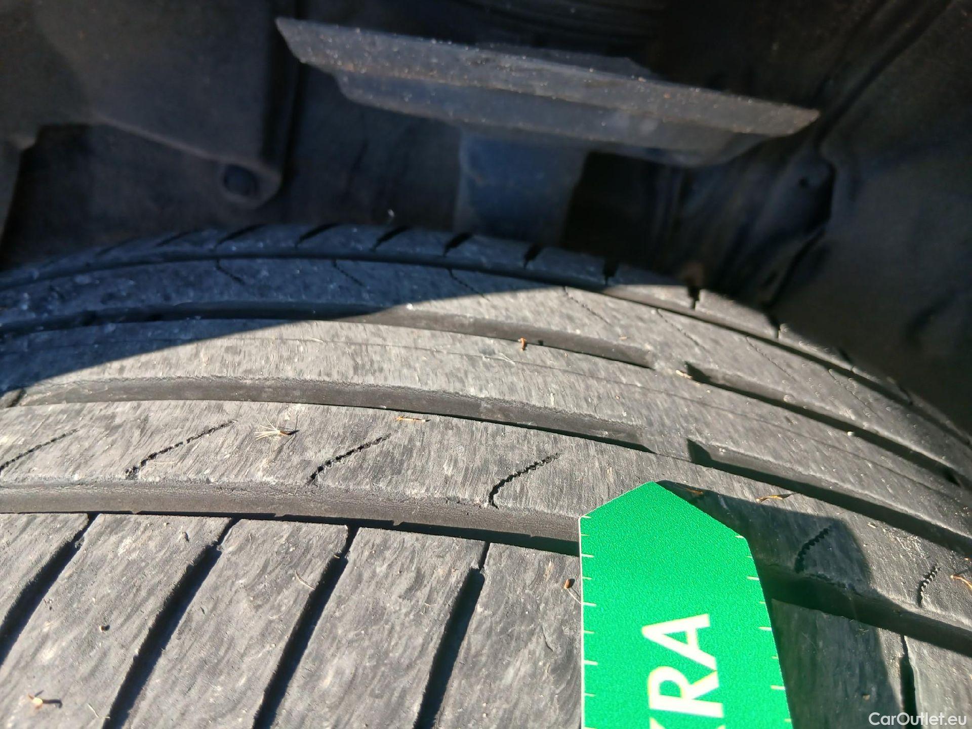  Toyota  RAV4 TOYOTA  / 2018 / 5P / todoterreno 2.5l 220H Advance #12