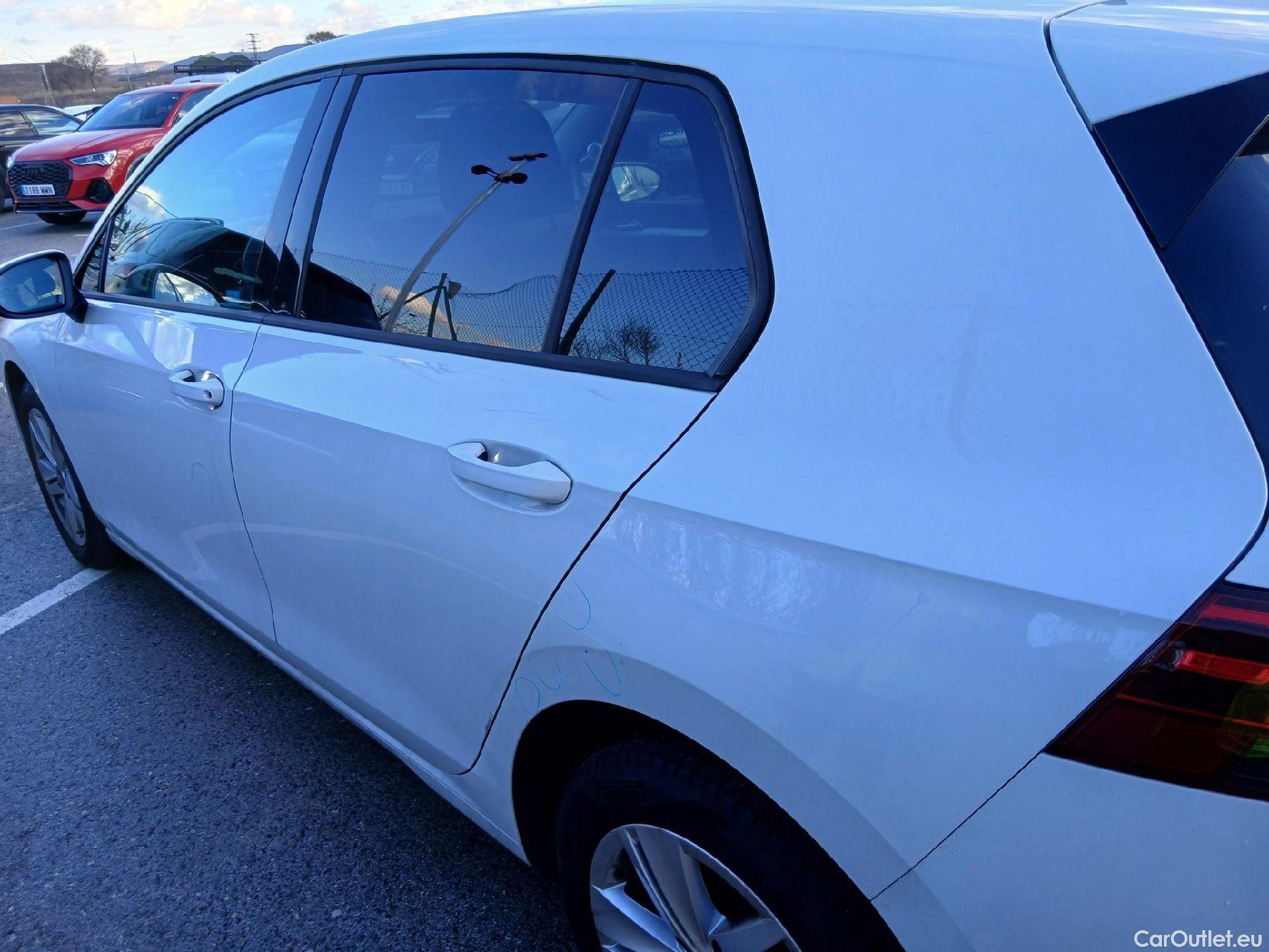  Volkswagen  Golf  VOLKSWAGEN / 2020 / 5P / berlina con portón Life 1.0 eTSI 81kW (110CV) DSG #8