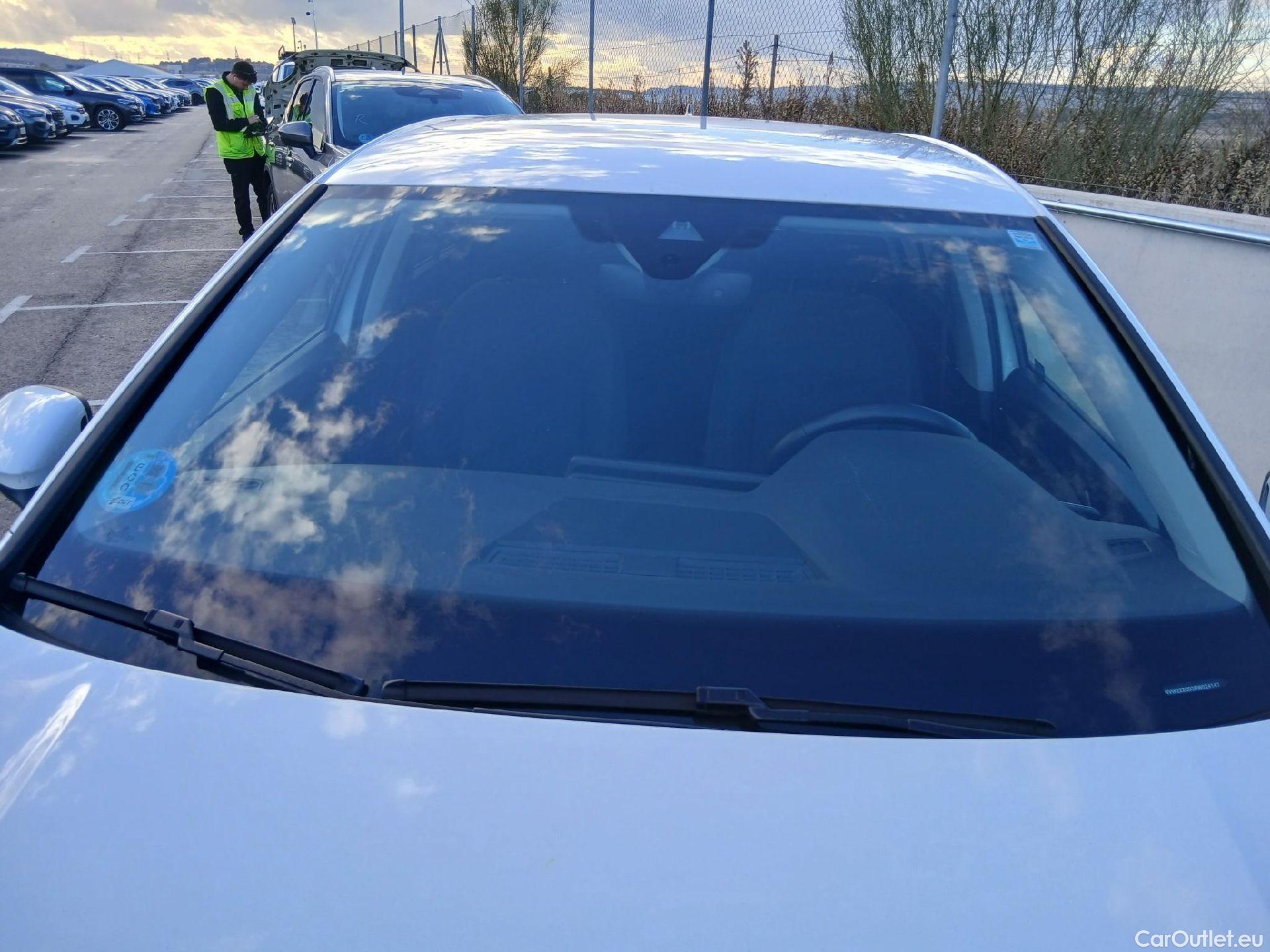  Volkswagen  Golf  VOLKSWAGEN / 2020 / 5P / berlina con portón Life 1.0 eTSI 81kW (110CV) DSG #1