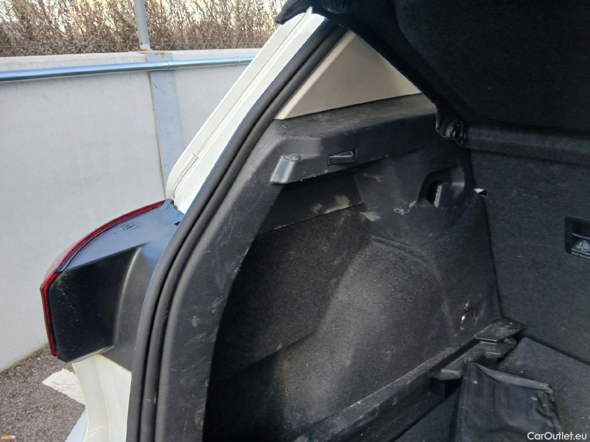  Volkswagen  Golf  VOLKSWAGEN / 2020 / 5P / berlina con portón Life 1.0 eTSI 81kW (110CV) DSG #20