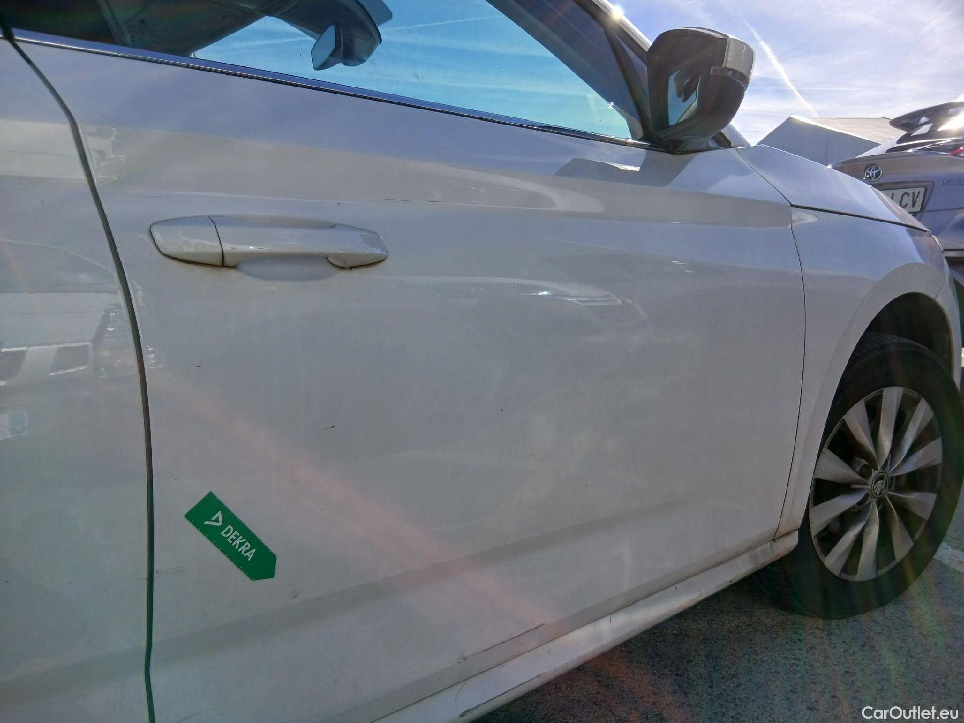  Skoda  KAMIQ SKODA  1.0 TSI 81kW (110CV) DSG Ambition (CX) #37