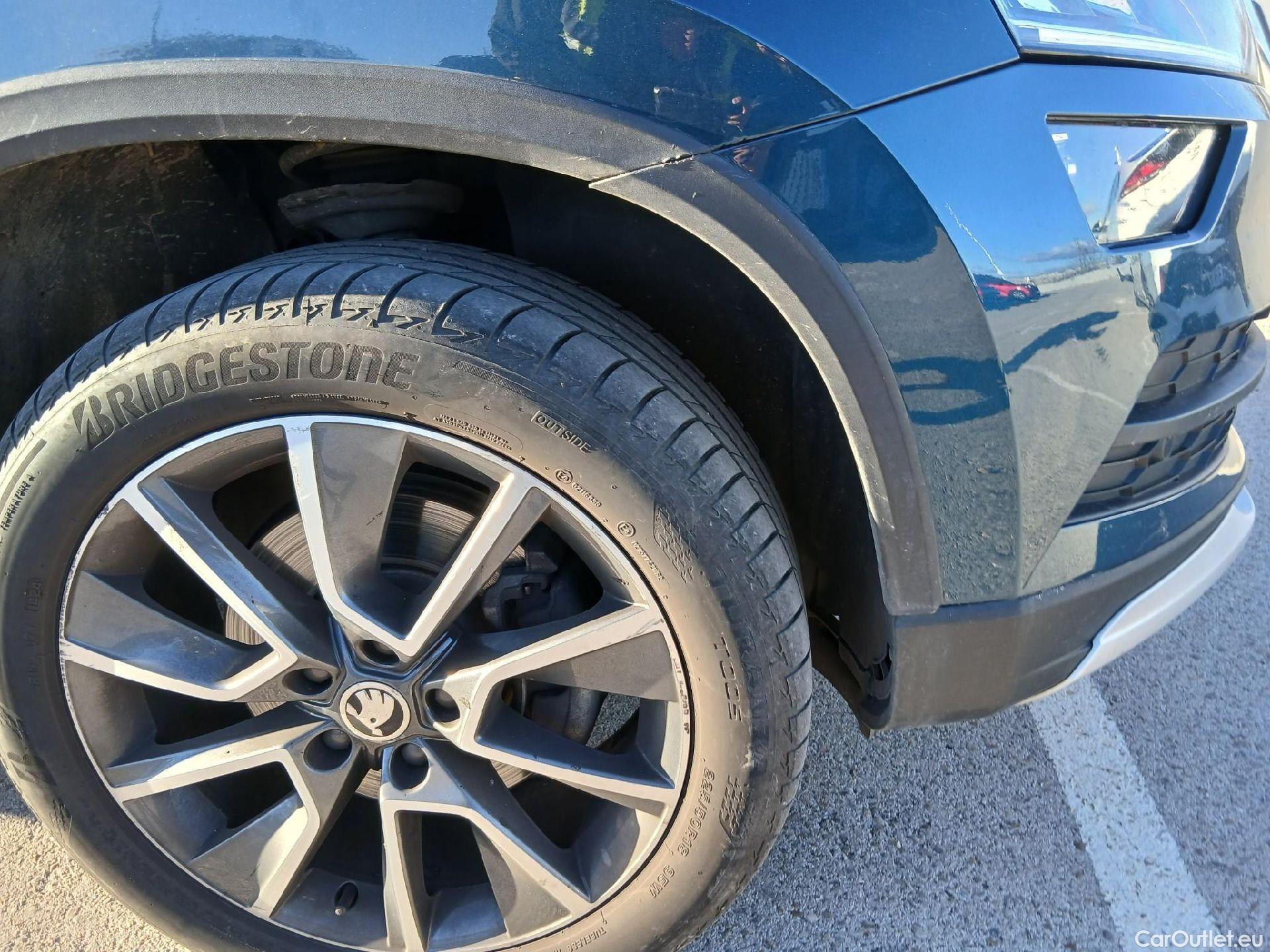  Skoda  Karoq SKODA  / 2017 / 5P / todoterreno 2.0 TDI 110kW (150CV) DSG 4X4 Scout #35