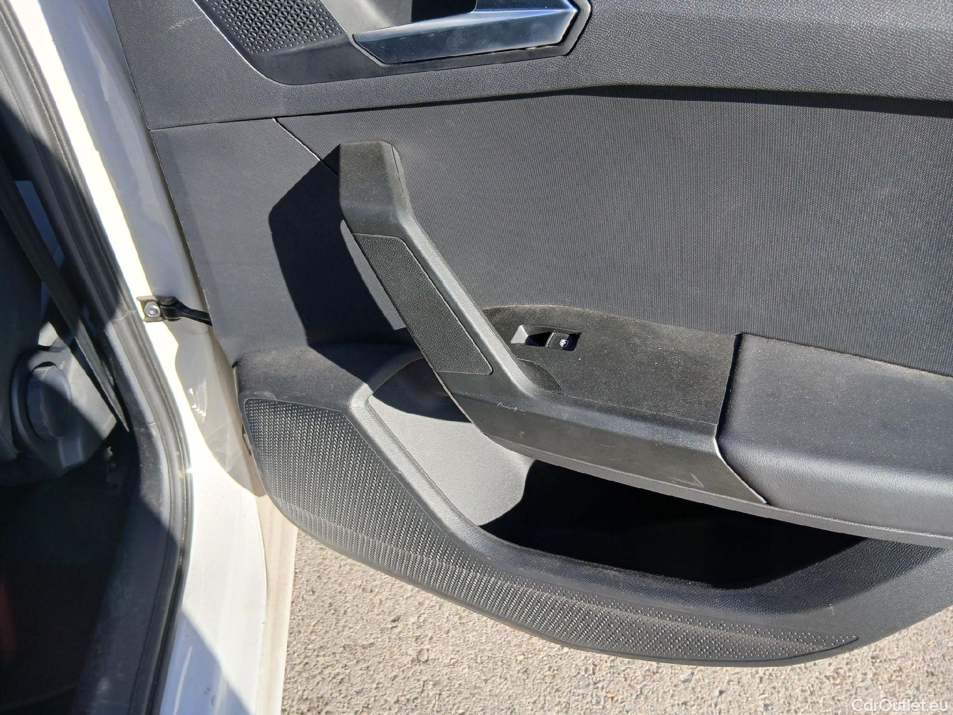  Seat  Leon SEAT Nuevo León / 2020 / 5P / familiar SP 1.5 TSI 96kW S&S Style Go(SP) #57