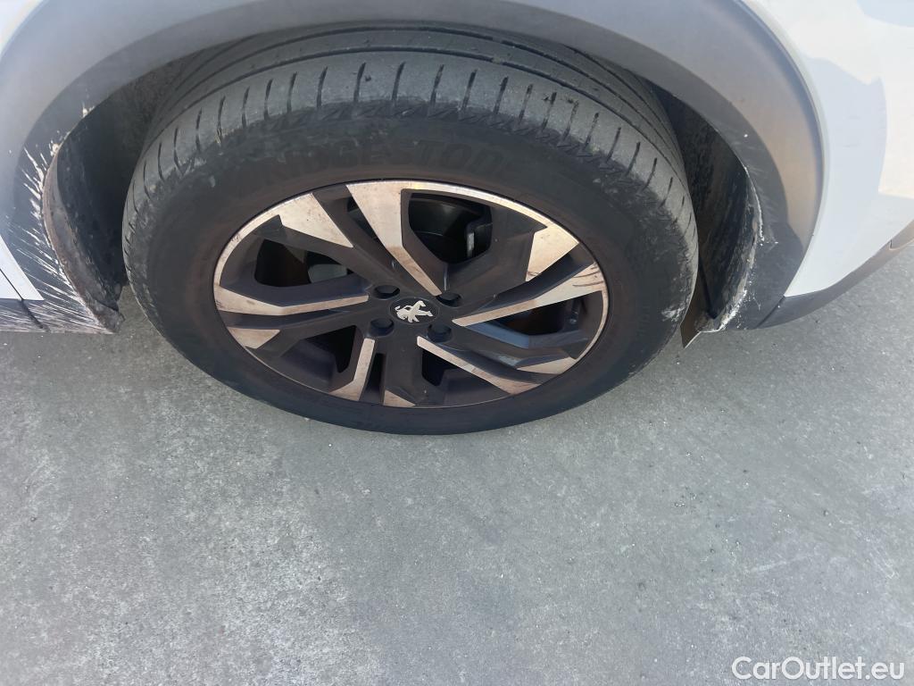  Peugeot  2008 PEUGEOT  / 2019 / 5P / todoterreno Allure BlueHDI 81kW (110CV) #3