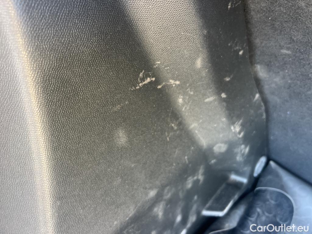  Peugeot  2008 PEUGEOT  / 2019 / 5P / todoterreno Allure BlueHDI 81kW (110CV) #12