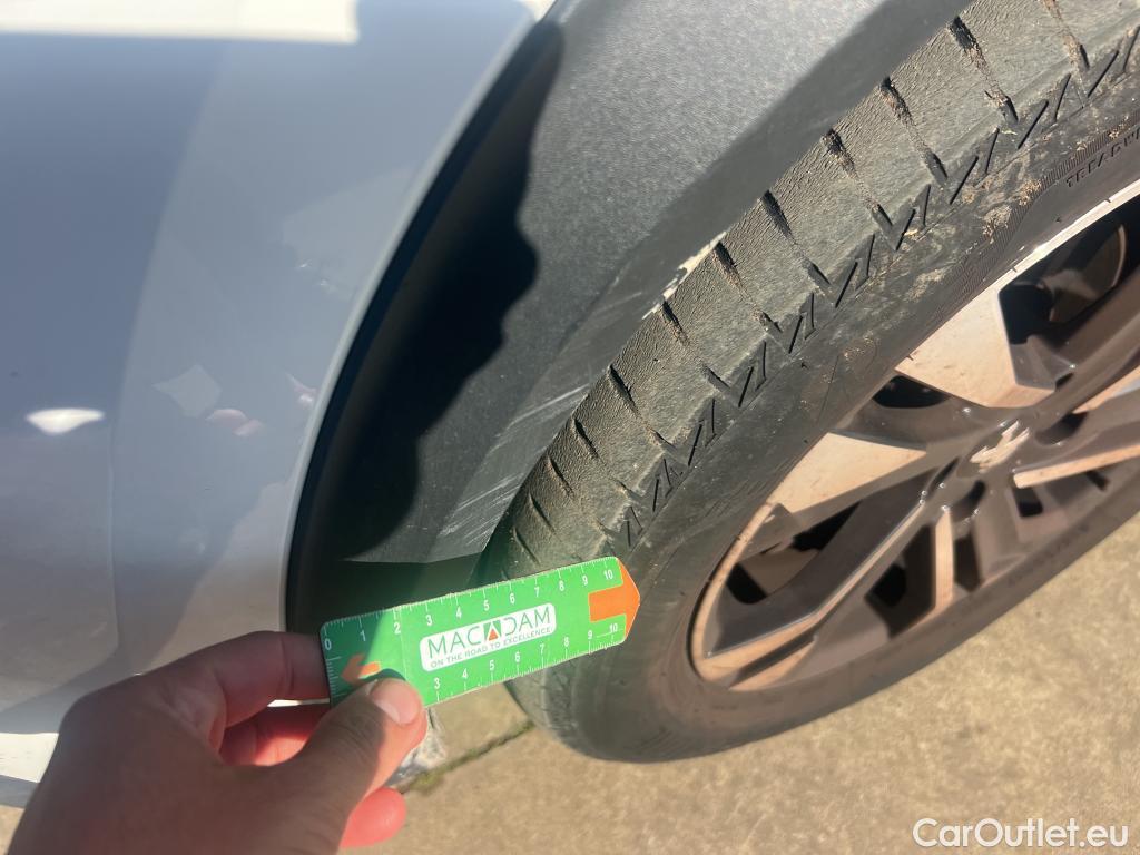  Peugeot  2008 PEUGEOT  / 2019 / 5P / todoterreno Allure BlueHDI 81kW (110CV) #26