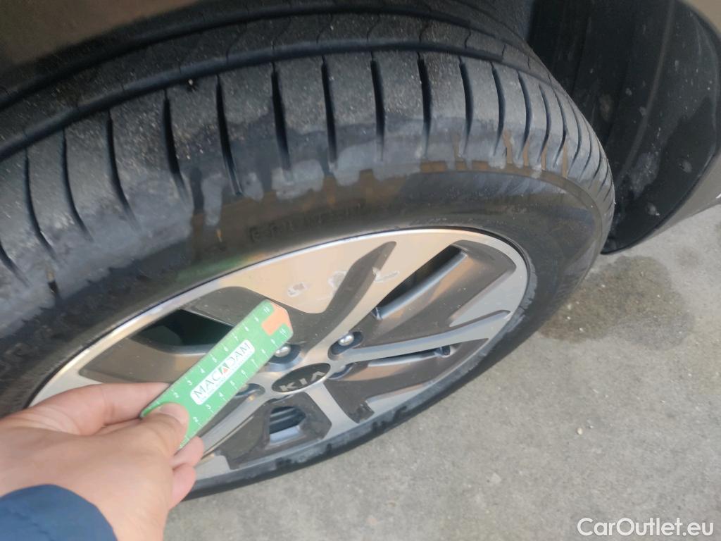  KIA  Niro KIA e- / 2016 / 5P / crossover e- 150kW (204CV) Drive (Long Range) #2