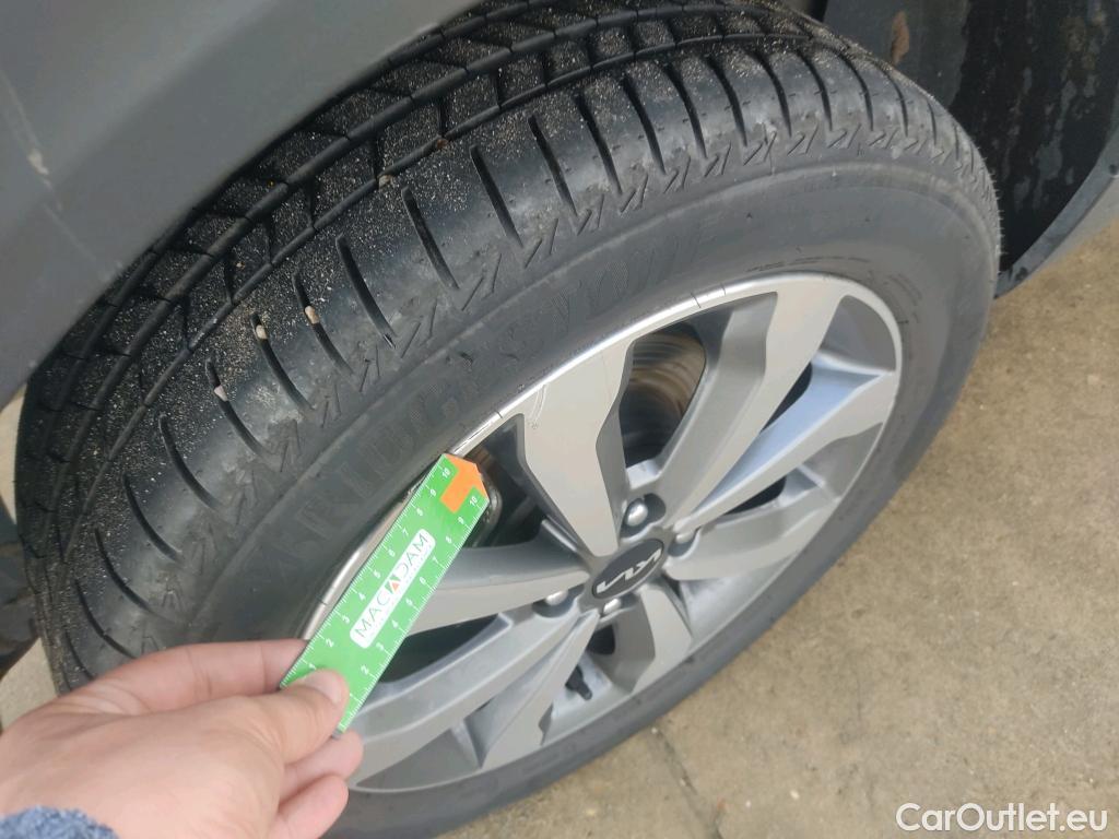  KIA  STONIC KIA  / 2017 / 5P / todoterreno 1.0 T-GDi 88kW (120CV) MHEV iMT Drive #4