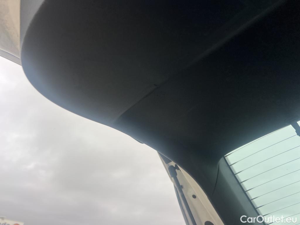  Ford  Kuga FORD  / 2019 / 5P / todoterreno Titanium 2.5 Duratec FHEV 140kW Auto #3