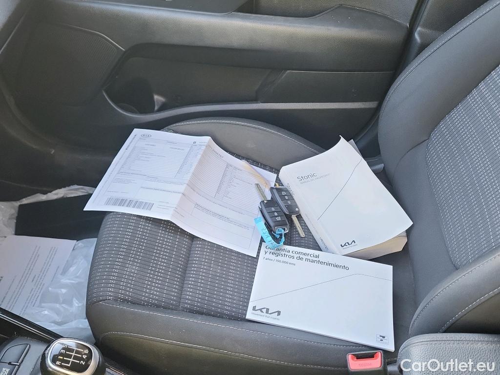  KIA  STONIC KIA  / 2017 / 5P / todoterreno 1.0 T-GDi 88kW (120CV) MHEV iMT Drive #8