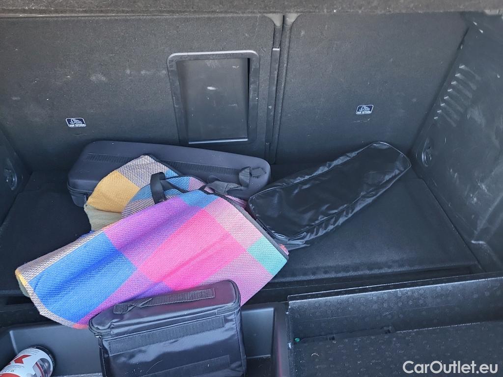  Peugeot  3008 PEUGEOT  Hybrid / 2020 / 5P / todoterreno 225 e-EAT8 Allure #4