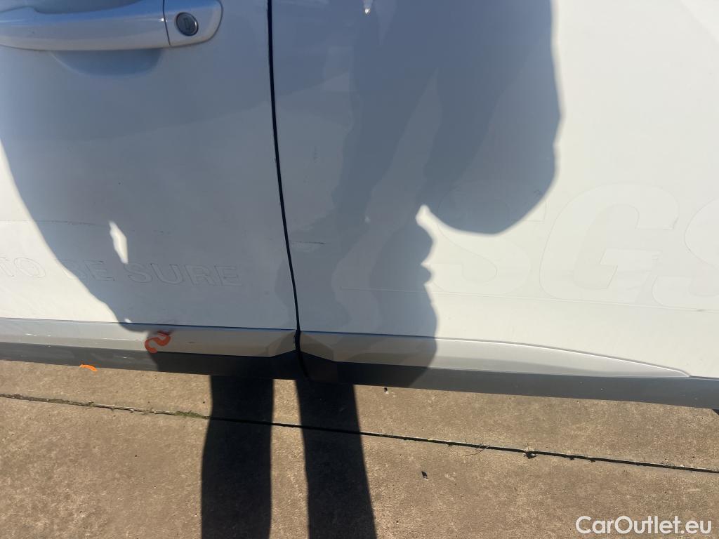  Peugeot  2008 PEUGEOT  / 2019 / 5P / todoterreno Allure BlueHDI 81kW (110CV) #15