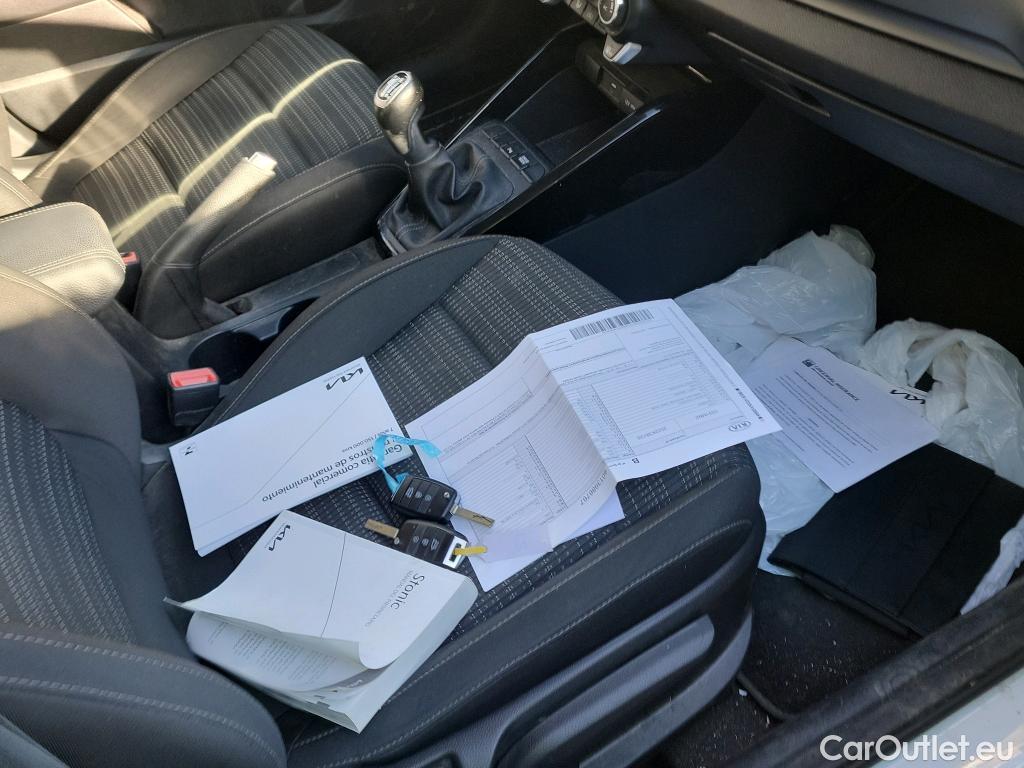  KIA  STONIC KIA  / 2017 / 5P / todoterreno 1.0 T-GDi 88kW (120CV) MHEV iMT Drive #12