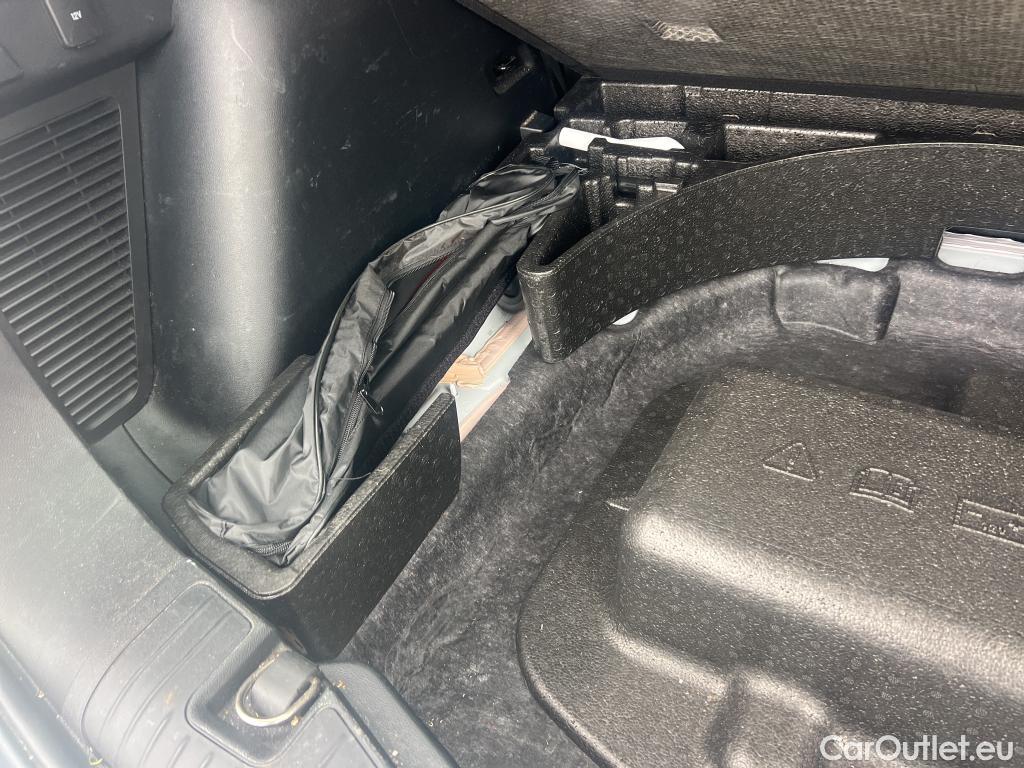  Ford  Kuga FORD  / 2019 / 5P / todoterreno Titanium 2.5 Duratec FHEV 140kW Auto #1