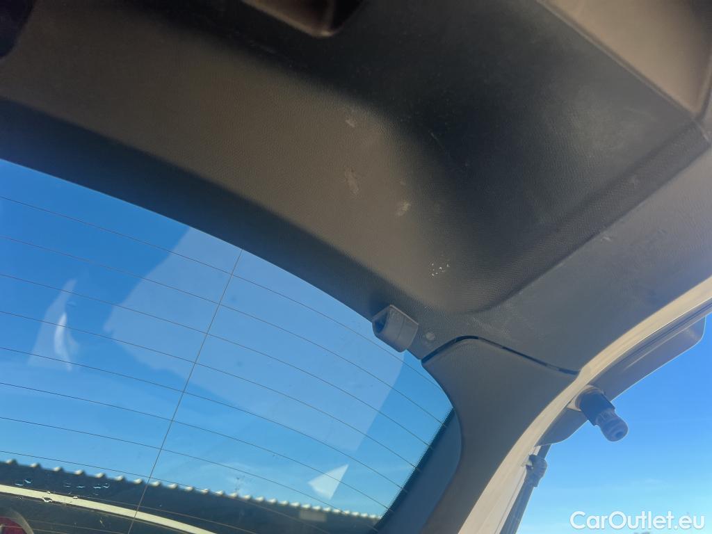  Peugeot  2008 PEUGEOT  / 2019 / 5P / todoterreno Allure BlueHDI 81kW (110CV) #8