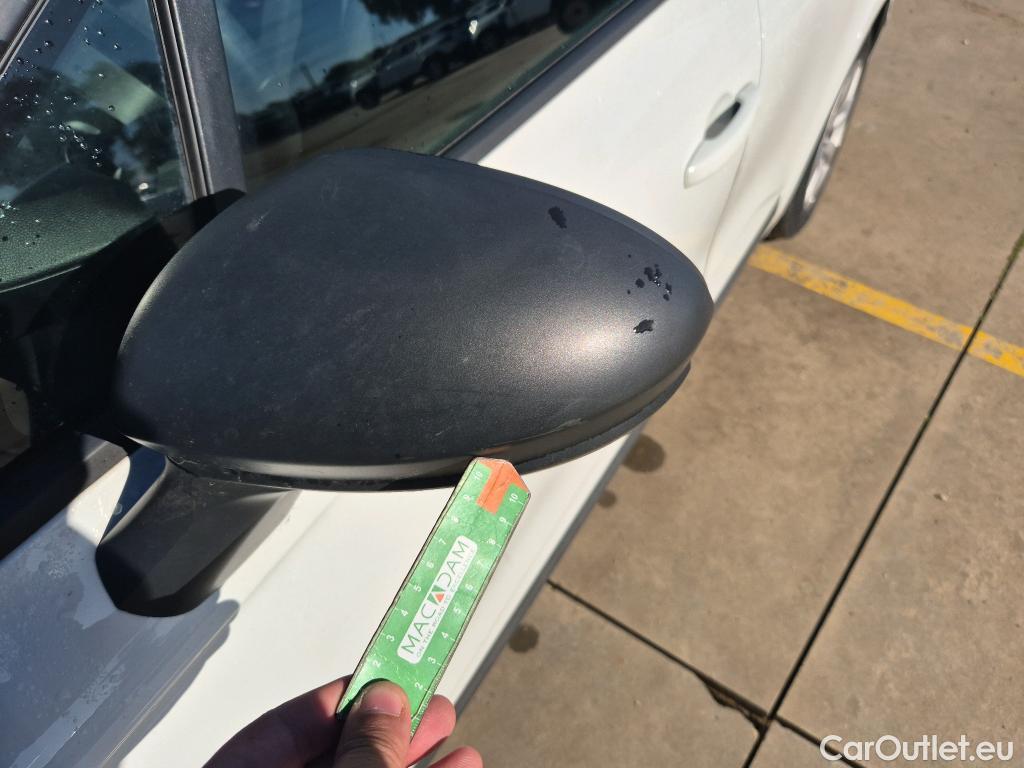  Renault  Clio RENAULT  / 2019 / 5P / berlina con portón Life SCe 49 kW (67CV) #27