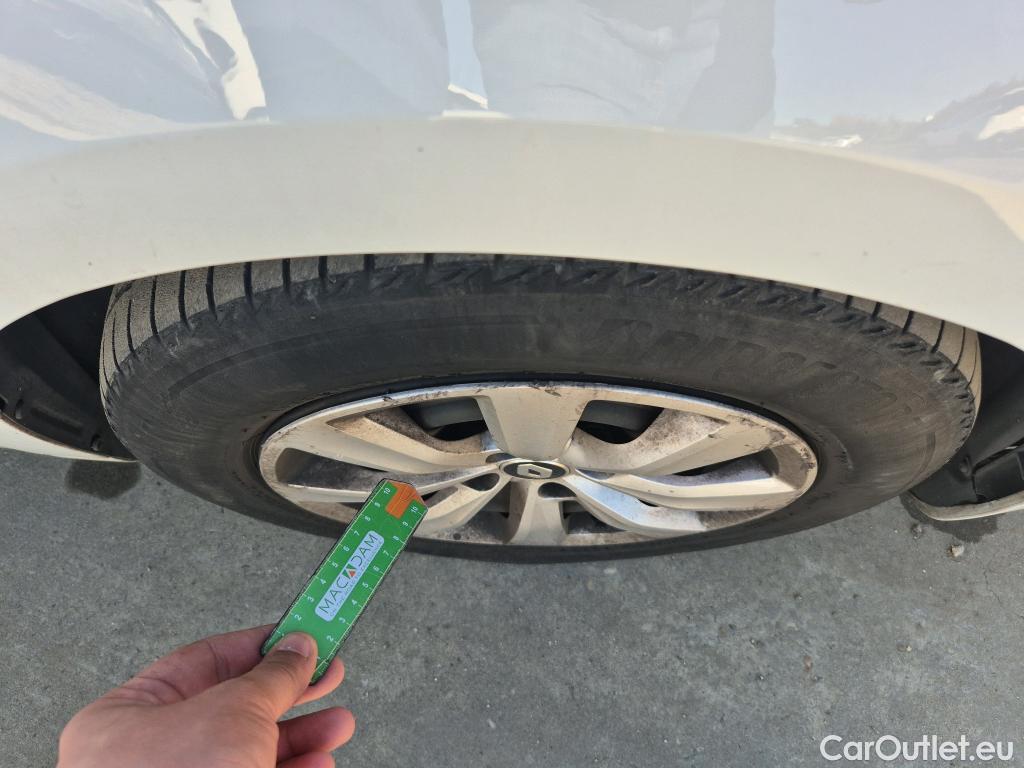  Renault  Clio RENAULT  / 2019 / 5P / berlina con portón Life SCe 49 kW (67CV) #17