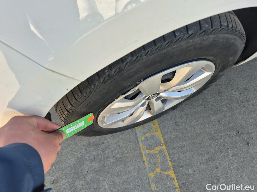  Renault  Clio RENAULT  / 2019 / 5P / berlina con portón Life SCe 49 kW (67CV) #19