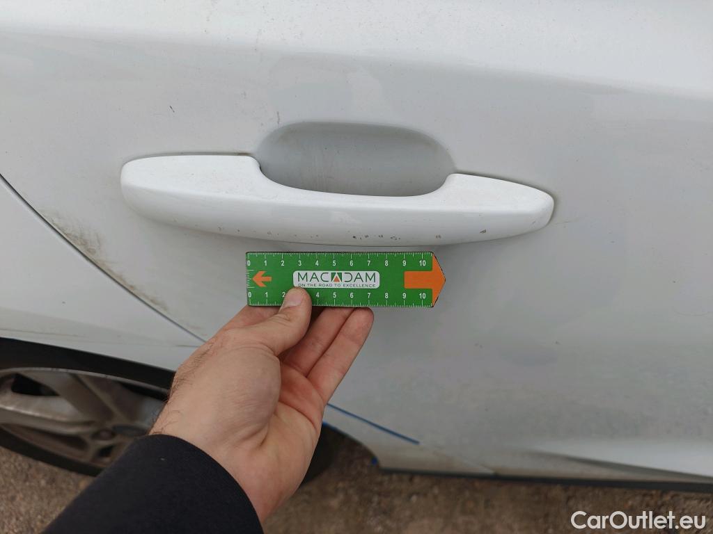  Ford  Focus FORD  / 2018 / 5P / berlina con portón 1.5 Ecoblue 88kW Trend+ #47