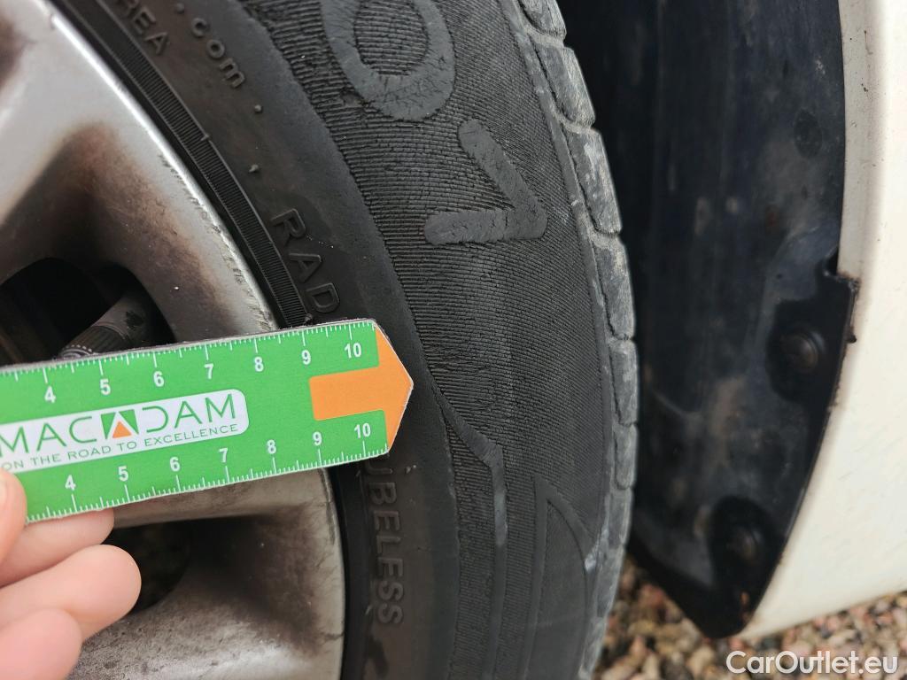  KIA  Rio KIA  / 2020 / 5P / berlina con portón 1.2 DPi 62kW (84CV) Concept #23