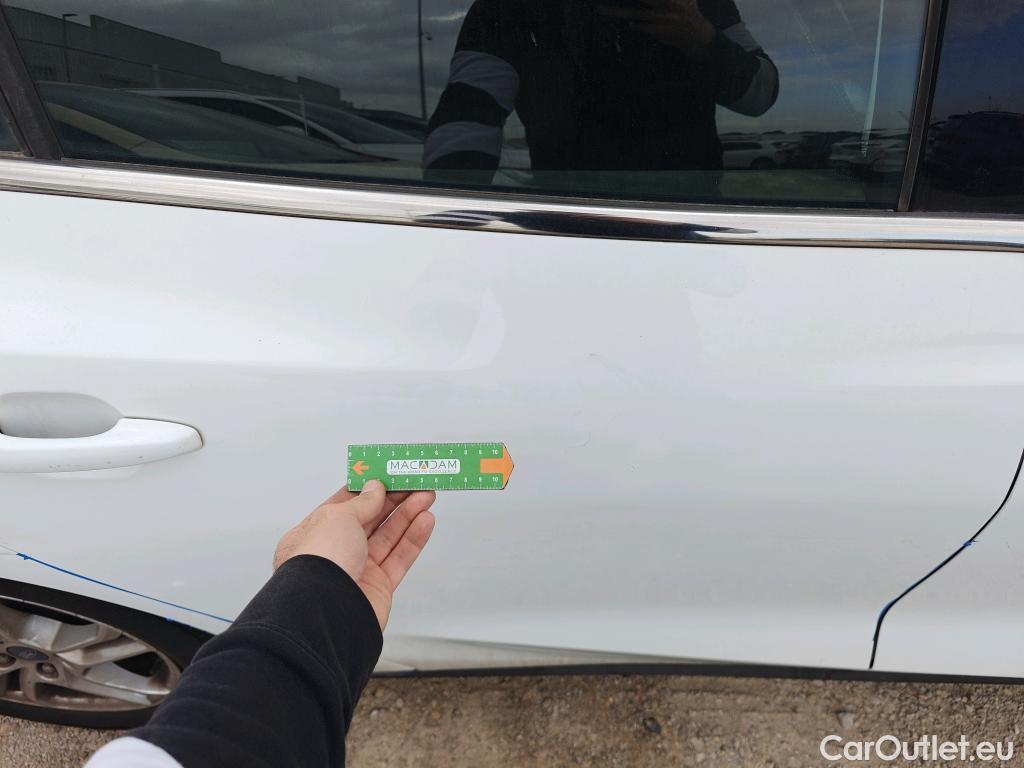  Ford  Focus FORD  / 2018 / 5P / berlina con portón 1.5 Ecoblue 88kW Trend+ #4