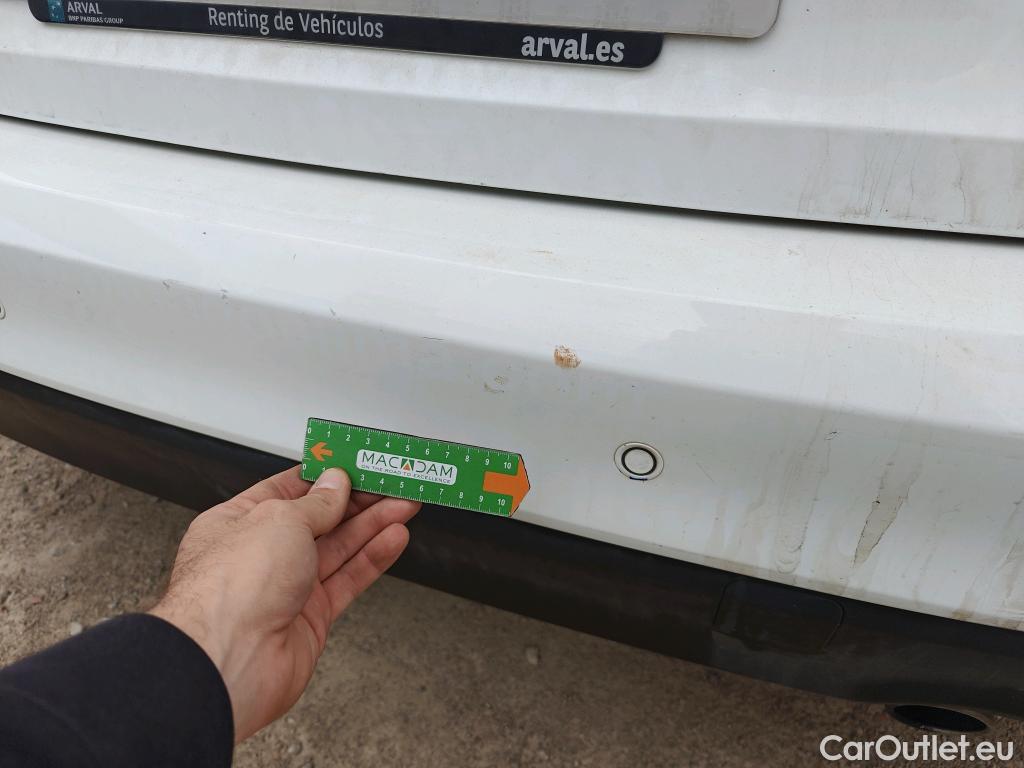  Ford  Focus FORD  / 2018 / 5P / berlina con portón 1.5 Ecoblue 88kW Trend+ #3