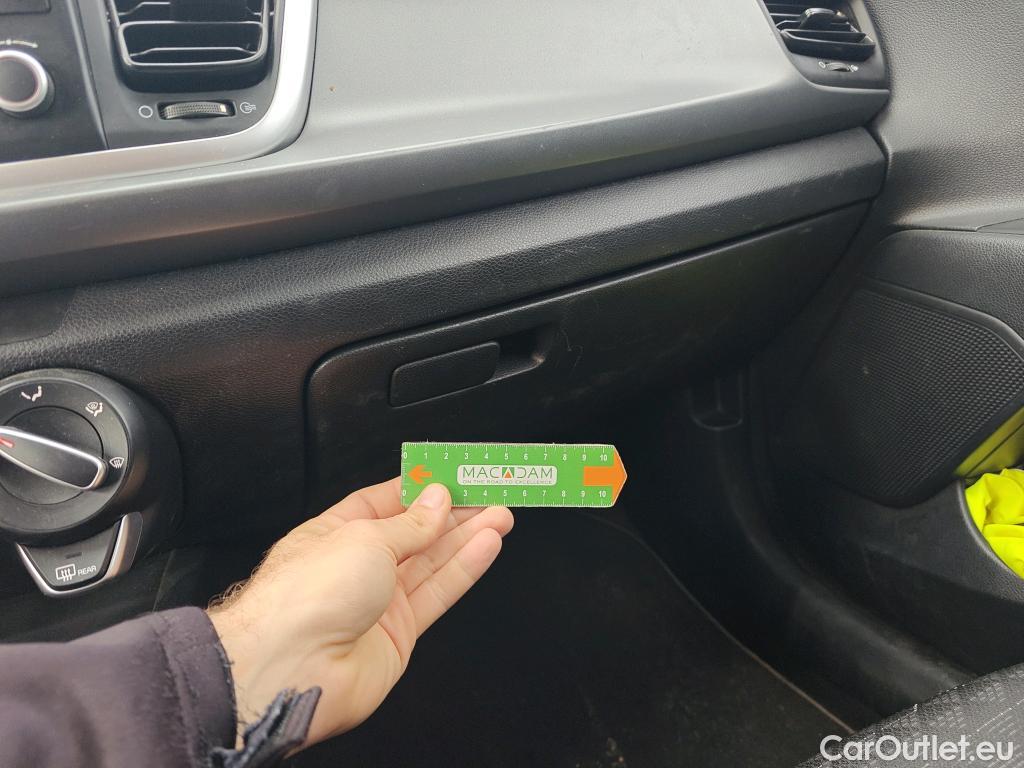  KIA  Rio KIA  / 2020 / 5P / berlina con portón 1.2 DPi 62kW (84CV) Concept #29