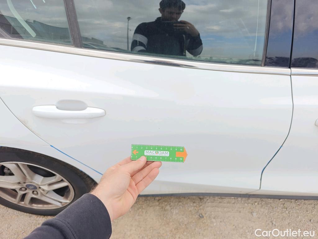  Ford  Focus FORD  / 2018 / 5P / berlina con portón 1.5 Ecoblue 88kW Trend+ #30