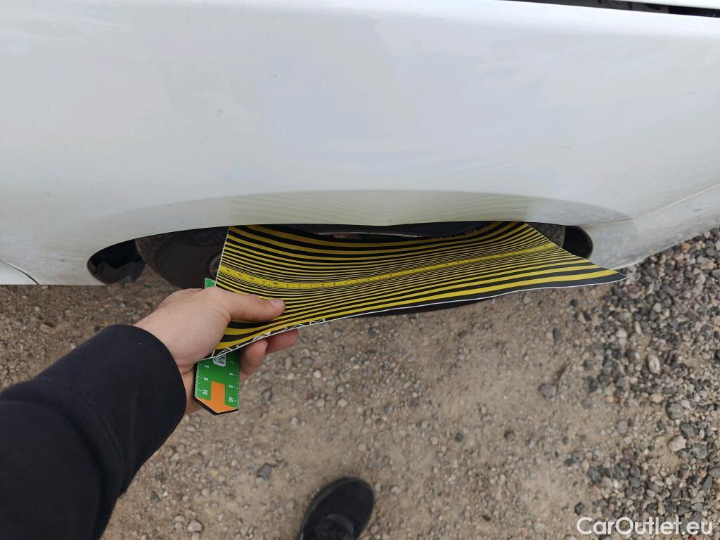  Ford  Focus FORD  / 2018 / 5P / berlina con portón 1.5 Ecoblue 88kW Trend+ #6