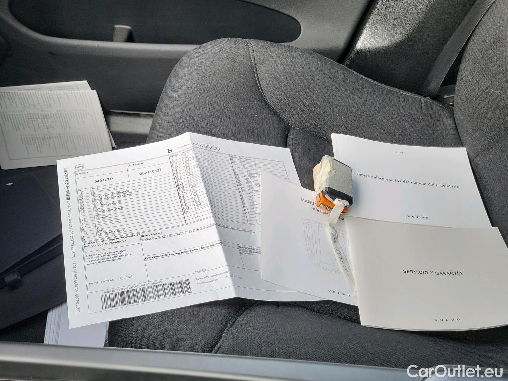  Volvo  XC60 VOLVO  / 2017 / 5P / todoterreno 2.0 B4 D AWD Momentum Pro Auto #1