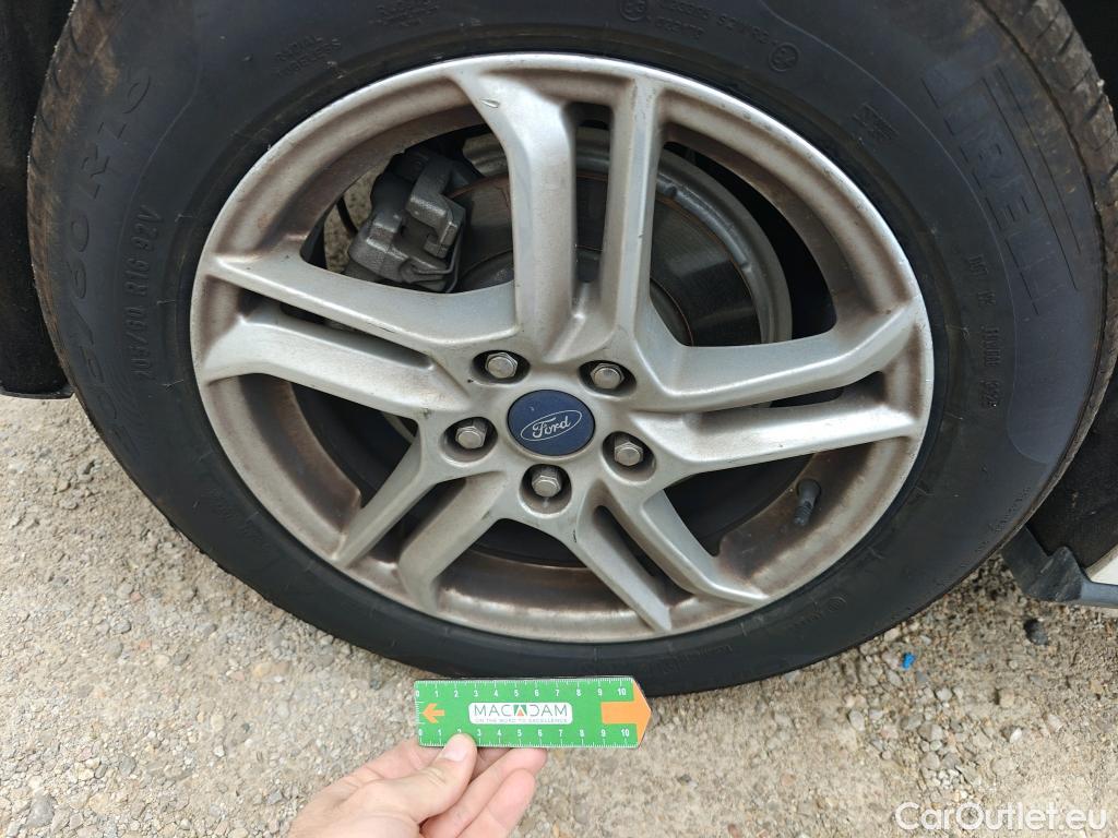  Ford  Focus FORD  / 2018 / 5P / berlina con portón 1.5 Ecoblue 88kW Trend+ #53