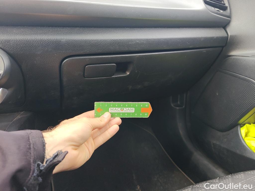  KIA  Rio KIA  / 2020 / 5P / berlina con portón 1.2 DPi 62kW (84CV) Concept #30