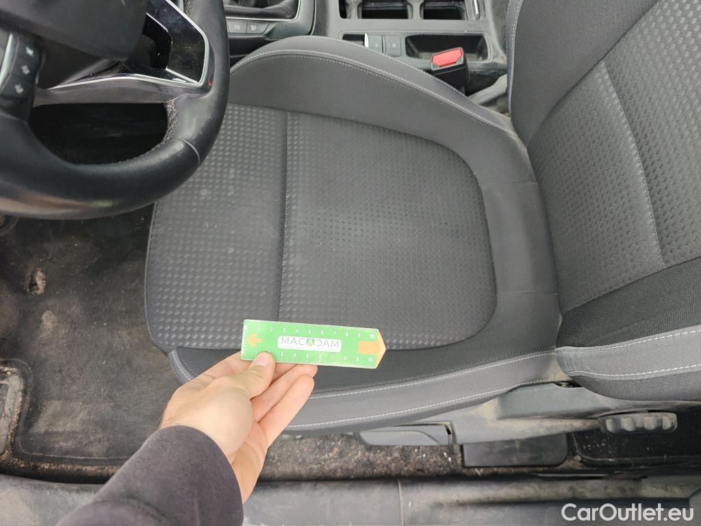  Ford  Focus FORD  / 2018 / 5P / berlina con portón 1.5 Ecoblue 88kW Trend+ #38