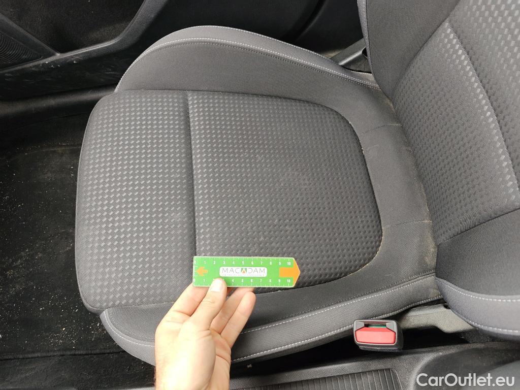  Ford  Focus FORD  / 2018 / 5P / berlina con portón 1.5 Ecoblue 88kW Trend+ #35