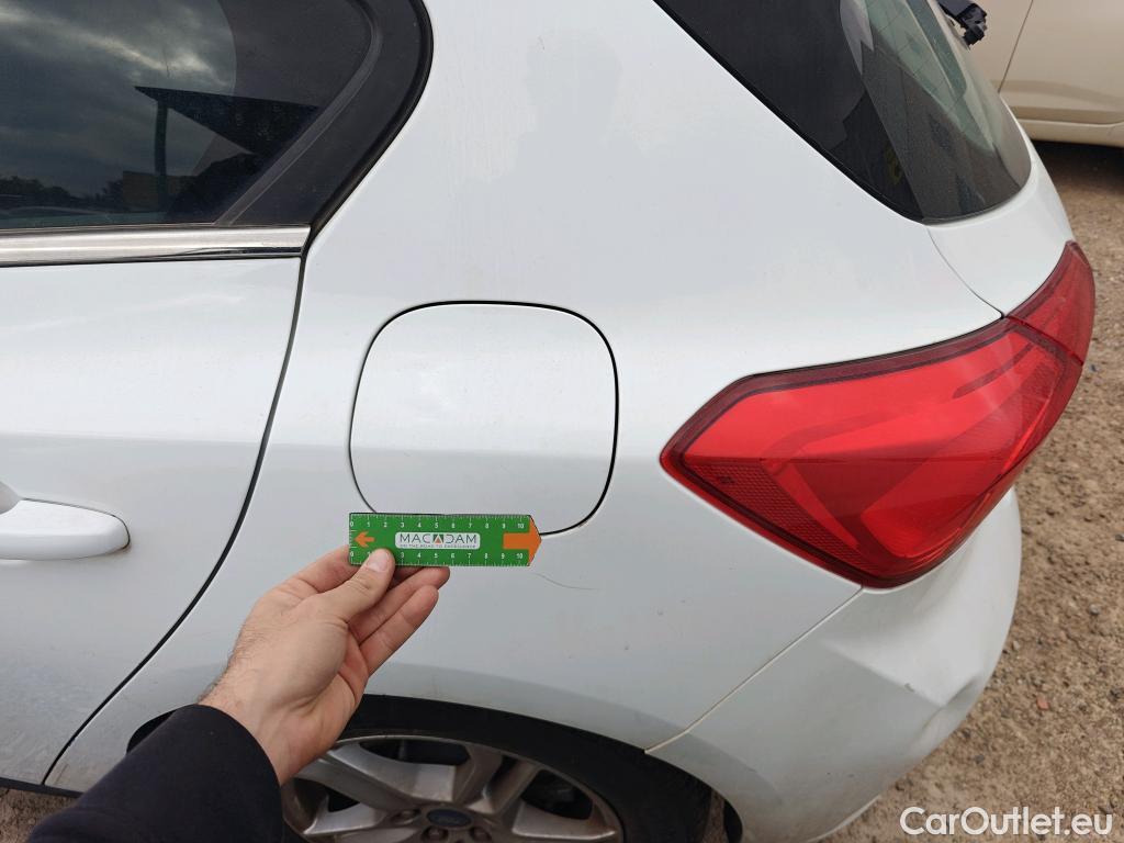  Ford  Focus FORD  / 2018 / 5P / berlina con portón 1.5 Ecoblue 88kW Trend+ #57