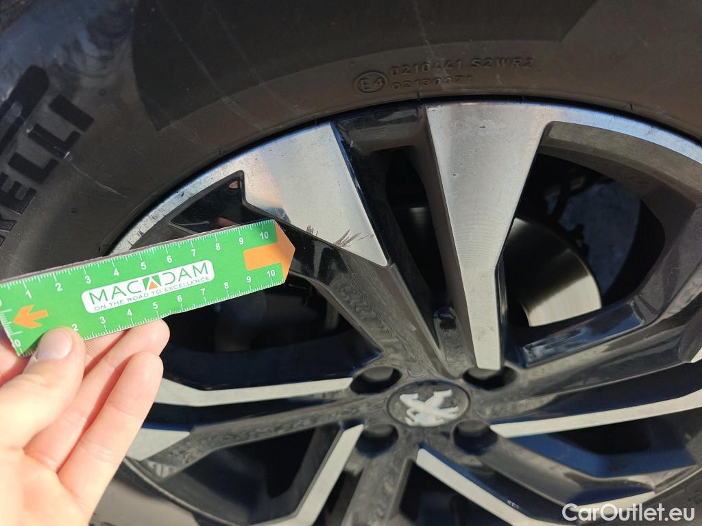  Peugeot  2008 PEUGEOT  / 2019 / 5P / todoterreno Allure BlueHDI 81kW (110CV) #64