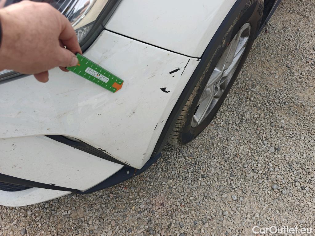  Toyota  C-HR TOYOTA  / 2019 / 5P / todoterreno 1.8 125H Active #15