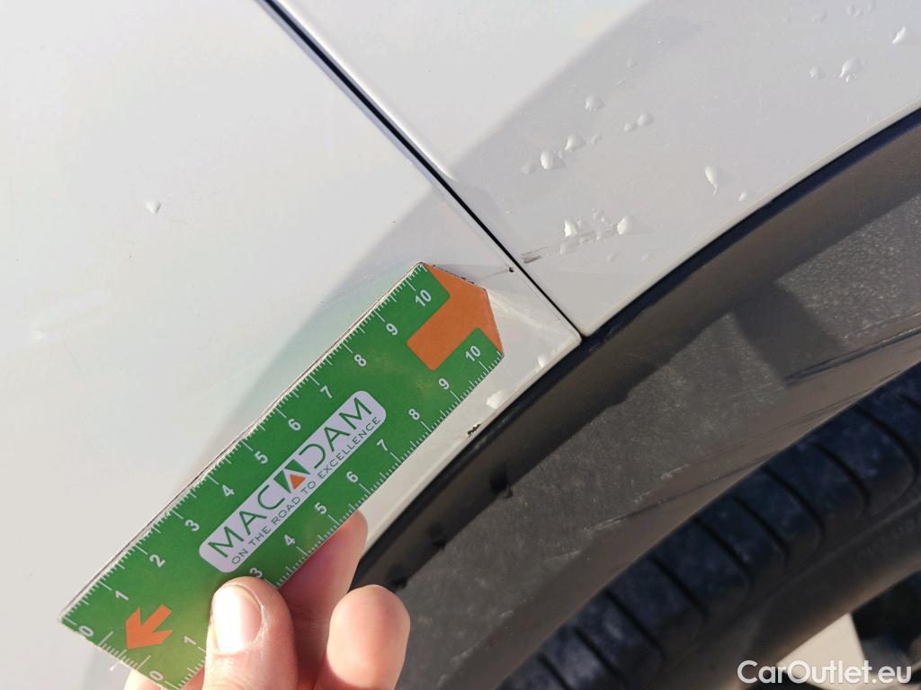  Peugeot  2008 PEUGEOT  / 2019 / 5P / todoterreno Allure BlueHDI 81kW (110CV) #52