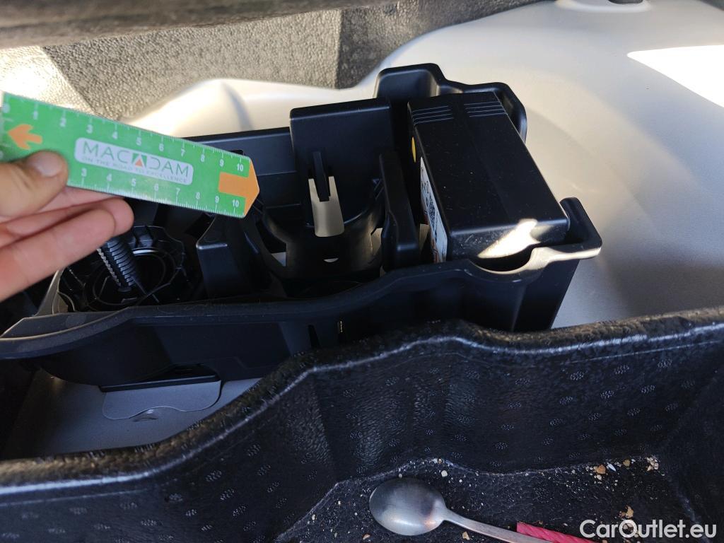  Peugeot  2008 PEUGEOT  / 2019 / 5P / todoterreno Allure BlueHDI 81kW (110CV) #14