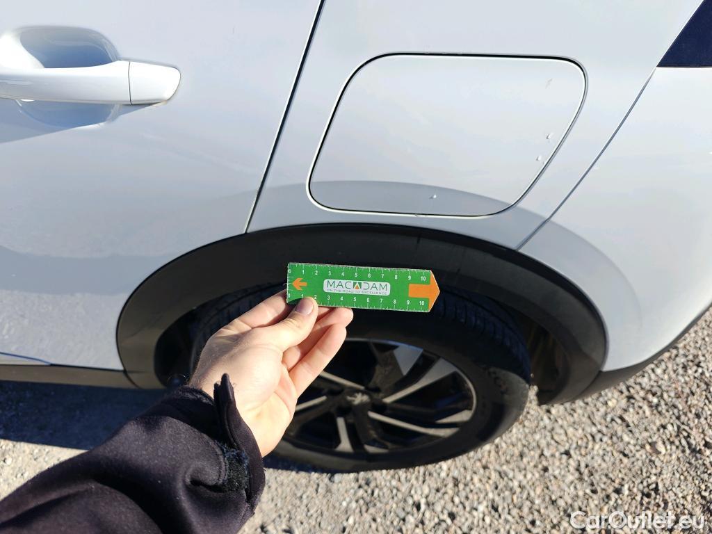  Peugeot  2008 PEUGEOT  / 2019 / 5P / todoterreno Allure BlueHDI 81kW (110CV) #46