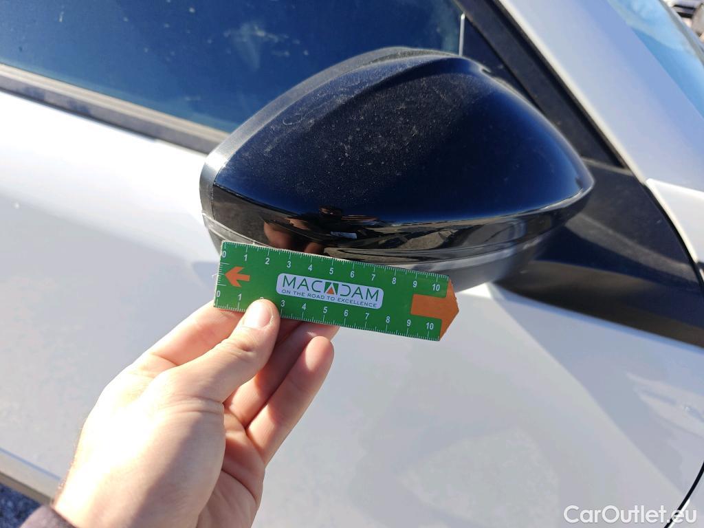  Peugeot  2008 PEUGEOT  / 2019 / 5P / todoterreno Allure BlueHDI 81kW (110CV) #53