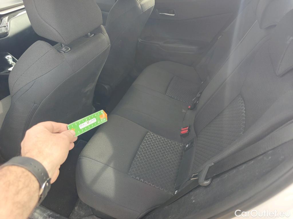  Toyota  C-HR TOYOTA  / 2019 / 5P / todoterreno 1.8 125H Active #4