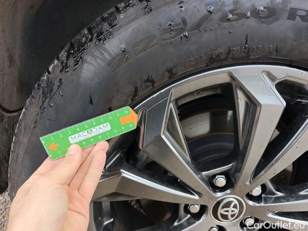  Toyota  RAV4 TOYOTA  / 2018 / 5P / todoterreno 2.5l 220H Advance #19