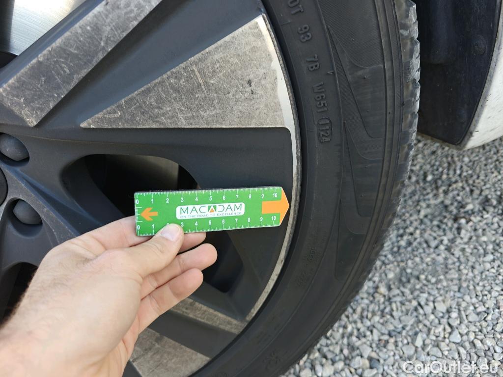  Volvo  XC90 VOLVO  / 2019 / 5P / todoterreno 2.0 T5 AWD R-Design Auto #2