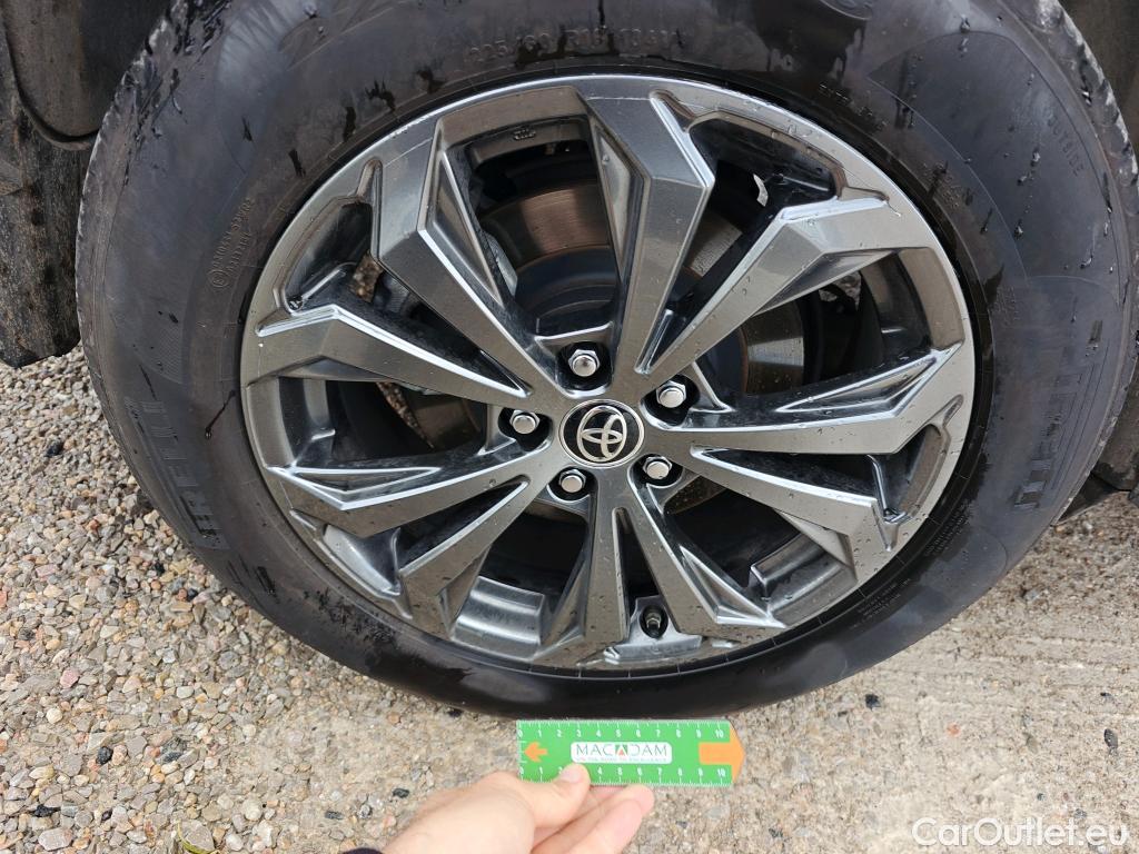  Toyota  RAV4 TOYOTA  / 2018 / 5P / todoterreno 2.5l 220H Advance #17