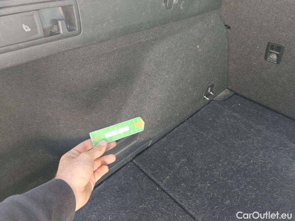  Volkswagen  Passat VOLKSWAGEN  / 2019 / 5P / familiar Variant Business 2.0 TDI 110kW #25