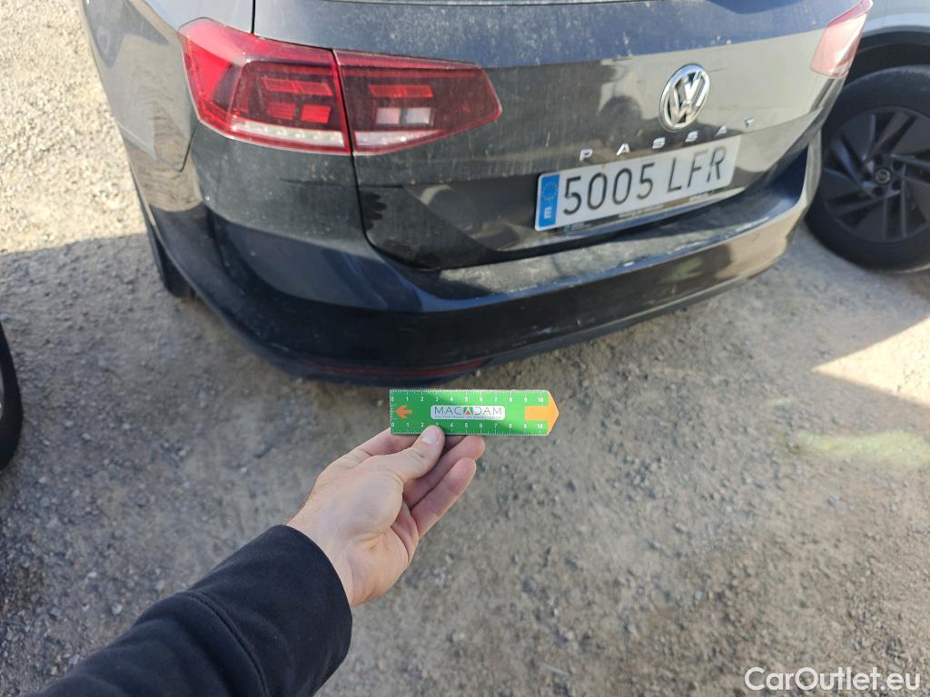  Volkswagen  Passat VOLKSWAGEN  / 2019 / 5P / familiar Variant Business 2.0 TDI 110kW #39