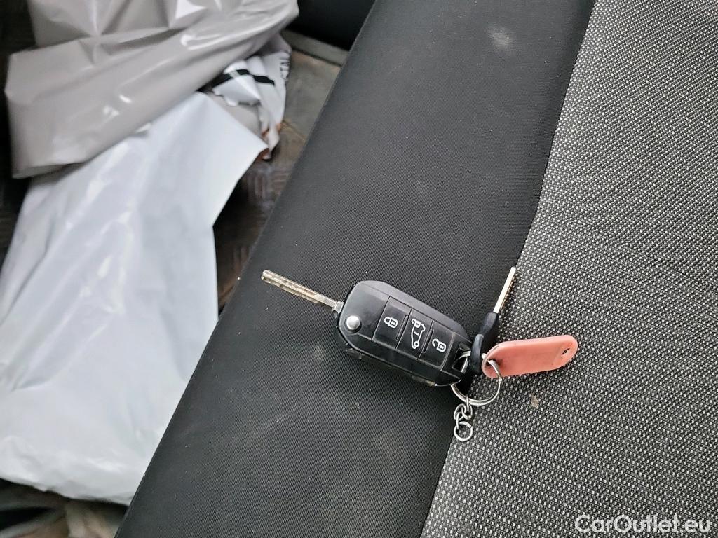  Land Rover  Discovery FIAT Scudo / 2021 / 4P / furgón Furgón L2 120cv MT6 Business #33